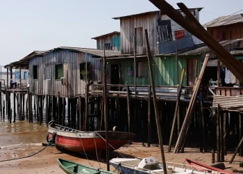 cop30:-vila-da-barca,-em-belem,-expoe-desafios-da-justica-climatica