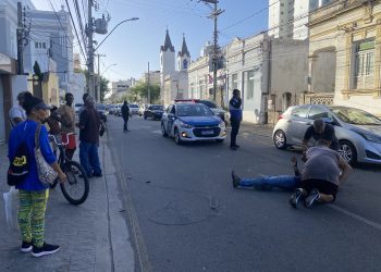 Caminhão arrebenta fio na Rua Formosa e provoca acidente com motouber
