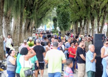 Movimento intenso nos cemitérios de Campos no domingo de Finados