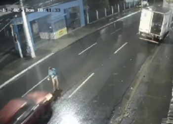 Pedestre é atropelado em frente ao Mercado Municipal de Campos