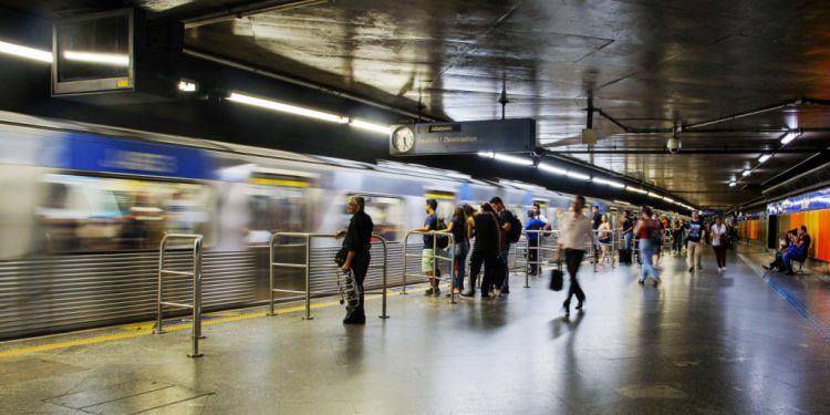 metro-registra-13,8-mil-passageiros-na-primeira-madrugada-de-operacao-24-horas-–-jovem-pan