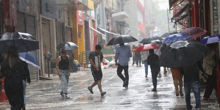 defesa-civil-emite-alerta-para-frente-fria-em-sp-ate-terca-feira-–-jovem-pan