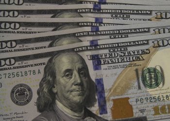 apos-sete-altas-seguidas,-dolar-cai-0,95%-e-fecha-em-r$-5,53