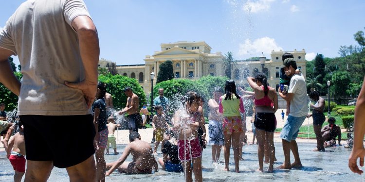 forte-calor-e-alto-consumo-deixam-bairros-de-sp-sem-agua-–-jovem-pan