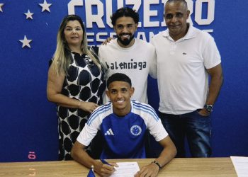 Jovem campista assina primeiro contrato profissional e consolida tradição familiar no futebol