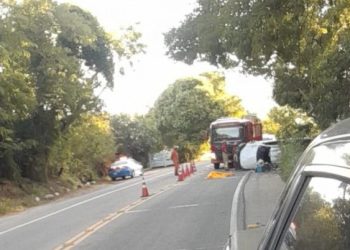 Motorista morre e esposa fica gravemente ferida em acidente de carro na Campos-São Fidelis