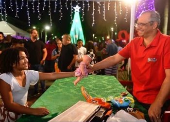Decoração de Natal inaugurada na Praça do Santíssimo Salvador