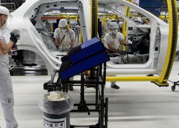 juros-altos-travam-credito-para-80%-das-industrias,-revela-pesquisa