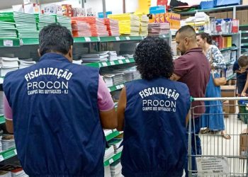 Procon Campos divulga pesquisa de preços de material escolar