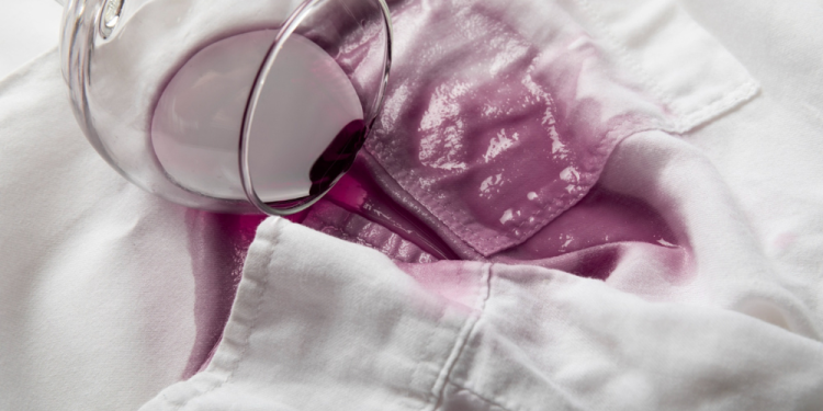 como-tirar-manchas-de-uniforme:-solucoes-praticas-para-roupas-escolares-–-jovem-pan