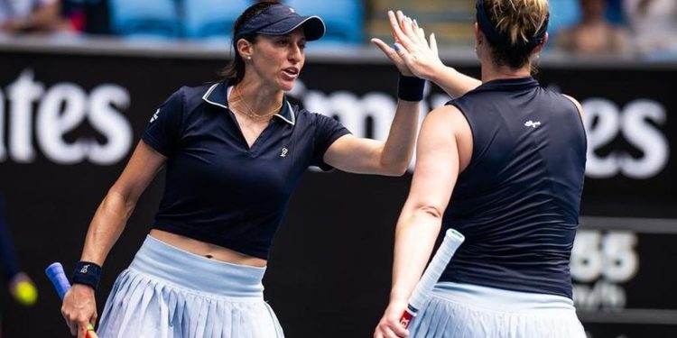 dupla-de-stefani-vence-2o-jogo-e-vai-as-quartas-do-wta-1000-de-doha
