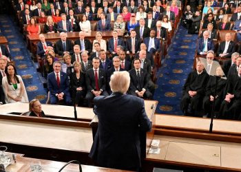 trump-proclama-“era-de-ouro”-em-discurso-sobre-estado-da-uniao