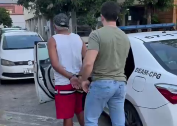 Jovem de 20 anos é preso depois de ameaçar matar a mãe em Campos