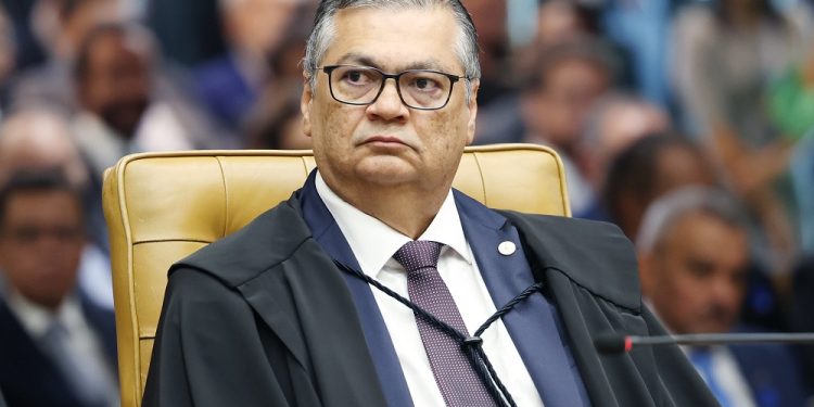 blogueiro-acusado-de-perseguir-dino-fica-em-silencio-durante-depoimento-a-pf-–-jovem-pan