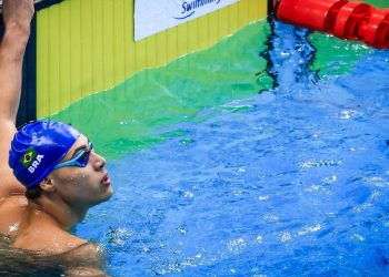 arthur-xavier-e-prata-nos-100m-costas-em-competicao-em-barcelona