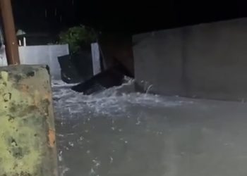 Temporal severo inunda ruas e causa danos materiais no distrito de Travessão