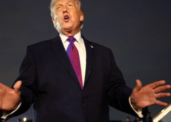 trump-amplia-retorica-belica-contra-ira-e-minimiza-alta-do-petroleo