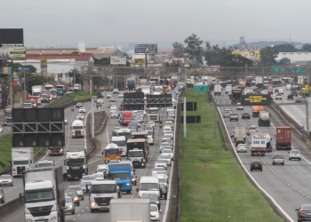 feriadao-deve-movimentar-16-milhoes-de-carros-em-sp;-veja-operacoes-nas-rodovias-–-jovem-pan