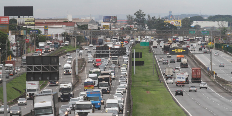 feriadao-deve-movimentar-16-milhoes-de-carros-em-sp;-veja-operacoes-nas-rodovias-–-jovem-pan
