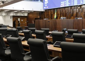 proposicoes-legislativas-sobre-ia-favorecem-controle-e-vigilancia