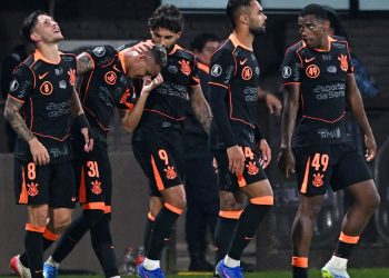corinthians-derrota-platense-na-libertadores-na-estreia-de-diniz