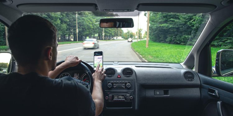 guia-de-fluidos-do-carro:-o-que-checar-antes-de-viajar-–-jovem-pan