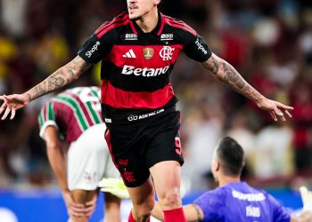 com-dois-gols-de-pedro,-flamengo-vence-fluminense-pelo-brasileirao