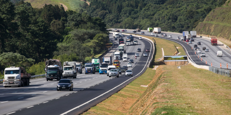 feriado-de-tiradentes:-veja-os-melhores-e-os-piores-horarios-nas-estradas-de-sp-–-jovem-pan
