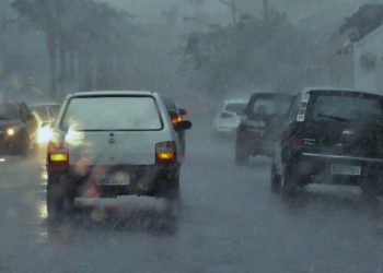 pane-eletrica-na-chuva:-entenda-as-causas-e-como-evitar-o-problema-–-jovem-pan