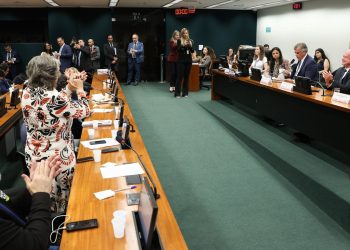 ccj-aprova-admissibilidade-de-propostas-que-acabam-com-escala-6×1