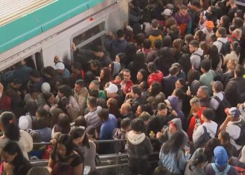 falha provoca transtorno para passageiros na linha 9–esmeralda, em sao-paulo-–-jovem-pan