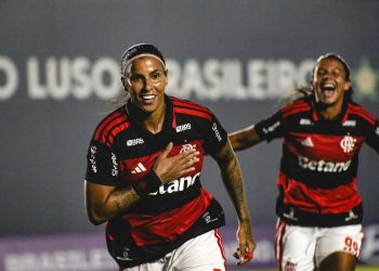 flamengo-derrota-vitoria-e-fica-perto-de-lideres-no-br-feminino