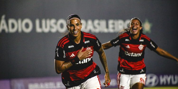 flamengo-derrota-vitoria-e-fica-perto-de-lideres-no-br-feminino