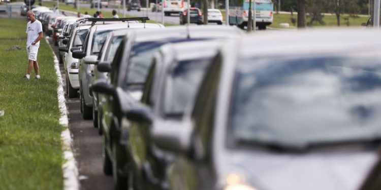 guia-da-pelicula-solar:-como-se-proteger-do-sol-forte-no-carro-–-jovem-pan