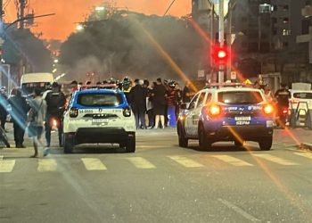 Motoboys bloqueiam Avenida 28 de Março em protesto contra aumento de blitzes em Campos