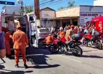 Casal de moto fica ferido após colisão na traseira de carro na 28 de Março