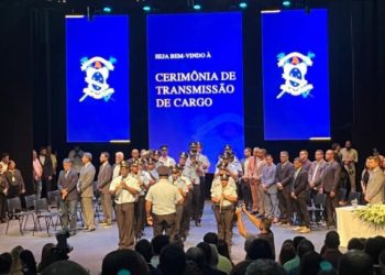 Frederico Paes assume a Prefeitura de Campos em cerimónia marcada por emoção no Teatro Trianon
