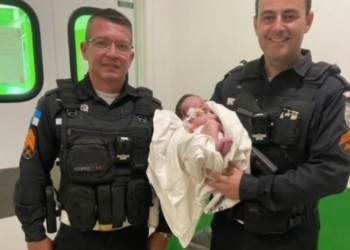 Ação rápida de policiais militares salva bebê de 12 dias engasgado em São Francisco de Itabapoana