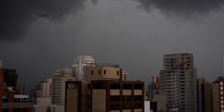 sp-deve-registrar-queda-de-temperatura-com-chuva-forte-neste-domingo-–-jovem-pan