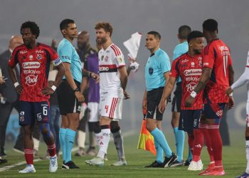 jogo-do-flamengo-na-libertadores-e-cancelado-por-atos-de-vandalismo