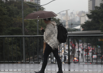 frente-fria-avanca-sobre-sp-e-traz-chuva,-ventos-fortes-e-queda-nas-temperaturas-–-jovem-pan