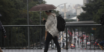 frente-fria-avanca-sobre-sp-e-traz-chuva,-ventos-fortes-e-queda-nas-temperaturas-–-jovem-pan