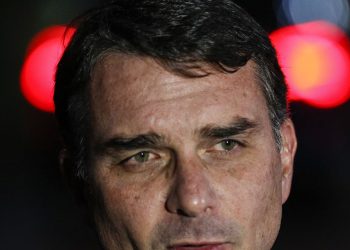 flavio-bolsonaro-admite-cobranca-a-vorcaro,-mas-nega-crime
