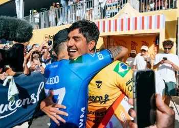 surfe:-medina,-filipinho-e-alejo-avancam-em-etapa-na-nova-zelandia