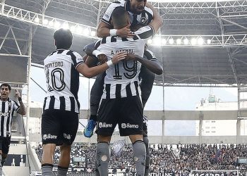 botafogo-vence-corinthians-pelo-brasileirao-com-tres-de-arthur-cabral