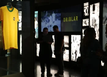 museu-do-futebol-lanca-exposicao-sobre-camisas-da-selecao-brasileira