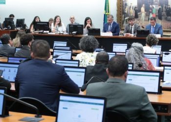 ccj-da-camara-adia-analise-de-pec-sobre-reducao-da-maioridade-penal