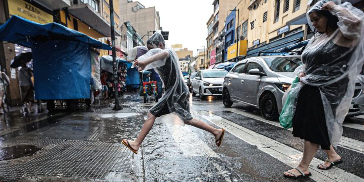 chuva-deve-atingir-todas-as-regioes-no-fim-de-semana,-preve-inmet