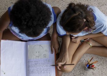 metade-dos-estudantes-nao-ve-debate-antirracista-na-escola,-diz-estudo