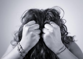 o-que-fazer-para-evitar-o-frizz-e-o-ressecamento-do-cabelo-no-clima-frio-e-seco-–-jovem-pan